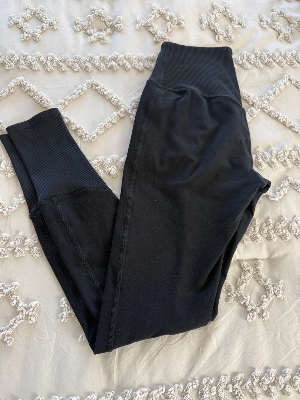 Alo leggings with ribbed cuff and waistband
